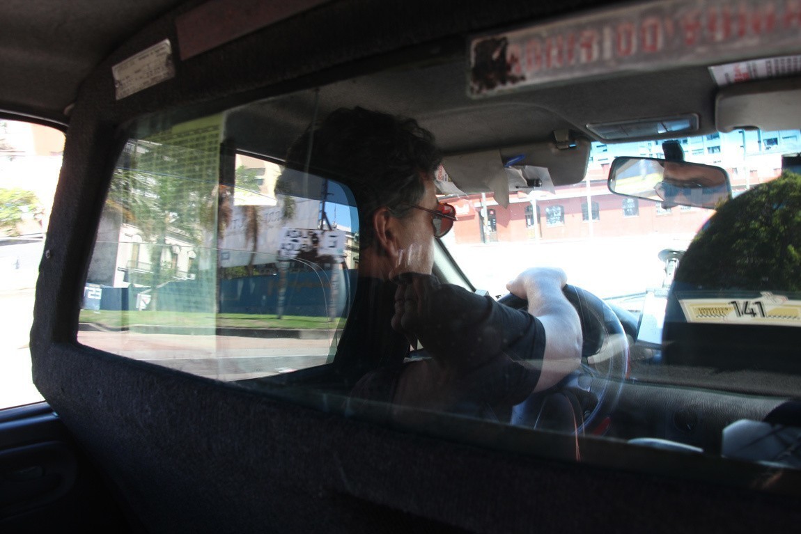 Девушка без денег отдалась в попу таксисту в салоне за проезд