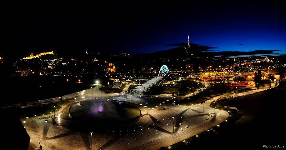 Туристические группы в Тбилиси фото. Тур группа в Грузии. Swiss Capital Tbilisi.