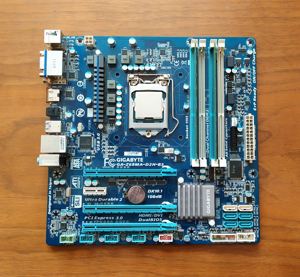 Гигабайт памяти. Материнская плата Gigabyte ga-z68ma-d2h-b3. Gigabyte lga1155 ga-z68ma-d2h-b3 z68. Gigabyte ga-z68ma-d2h-b3 три видеокарты. Gigabyte ga-b75m-d3h f Panel.