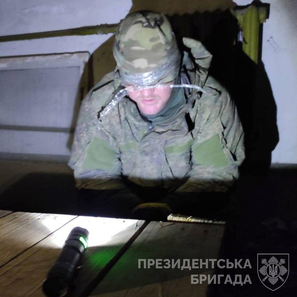 Ликвидируемые и пленные. Украинские солдаты в плену. Пленные российские солдаты. Дохлые украинские солдаты.