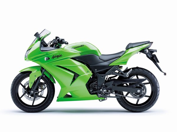 600_08_ninja250r_left.jpg