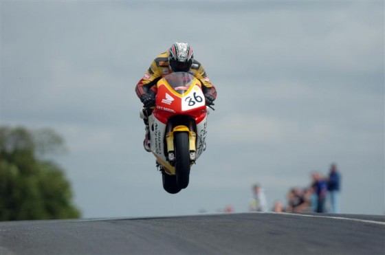 isle_of_man_tt_jump_560x371.jpg
