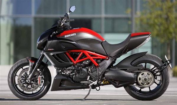 2012_Ducati_Diavel_Carbon_Sportbike_Wallpaper_Custom.jpg