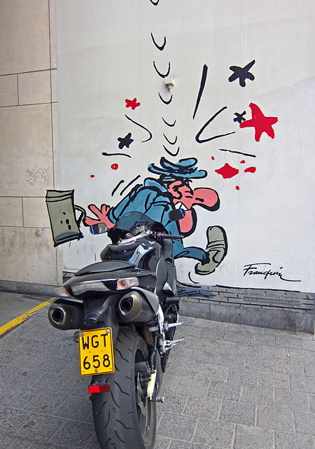 funny_motorcycle_art_wall.jpg