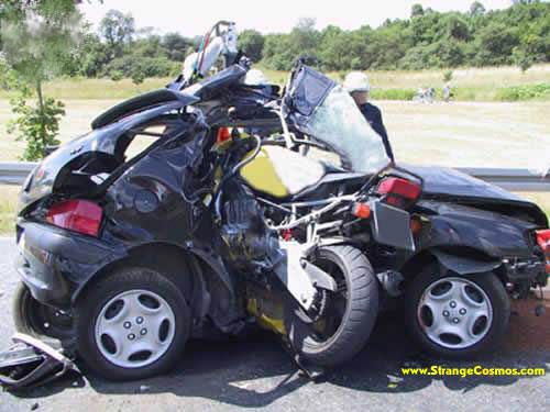 motorcycle_crash_into_car_759830.jpg