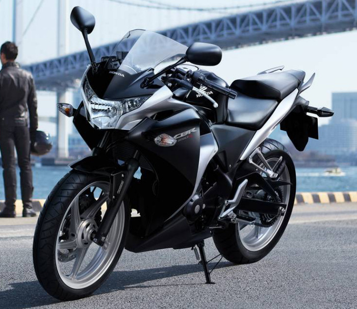 honda_CBR_250_R_2012_700px.jpg