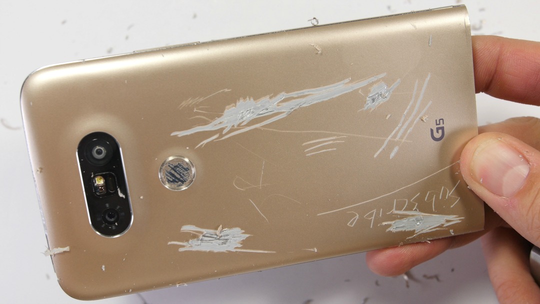 LG_G5_JerryRigEverything_more_scratches.jpg