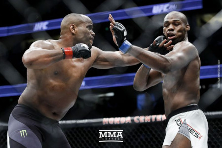 daniel_cormier_vs_jon_jones_0.jpg