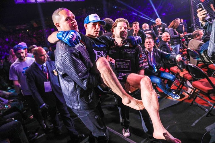 Rory_MacDonald_Bellator_192_Carried_Mike_Van_Gorder.jpg