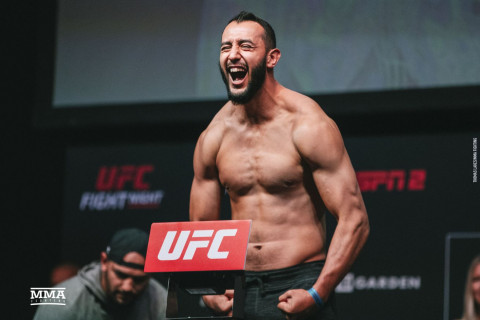 dominik_reyes_na_veshalke_0.jpg