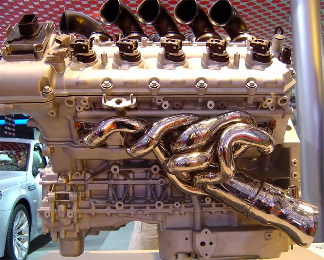 M5_engine__640x480_.jpg