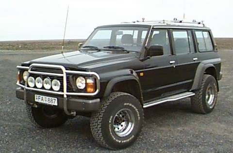nissan_patrol_1993_3.jpg