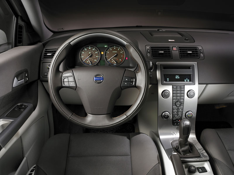 Volvo_20C30_20Interior_202_lg.jpg