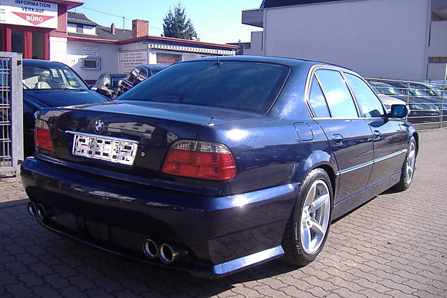 BMW_7_bluee.JPG