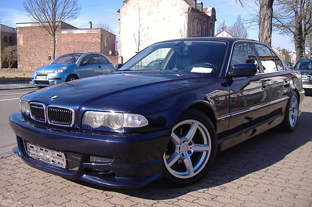 BMW_7_blue.JPG