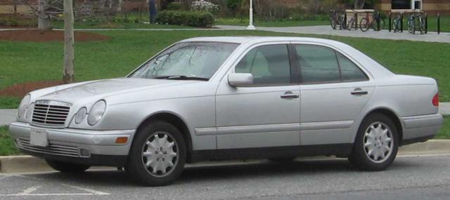 96_99_Mercedes_Benz_E320_sedan_640x285.jpg