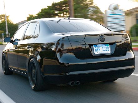 eurp_0804_01_z_2007_vw_jetta_rear_view.jpg