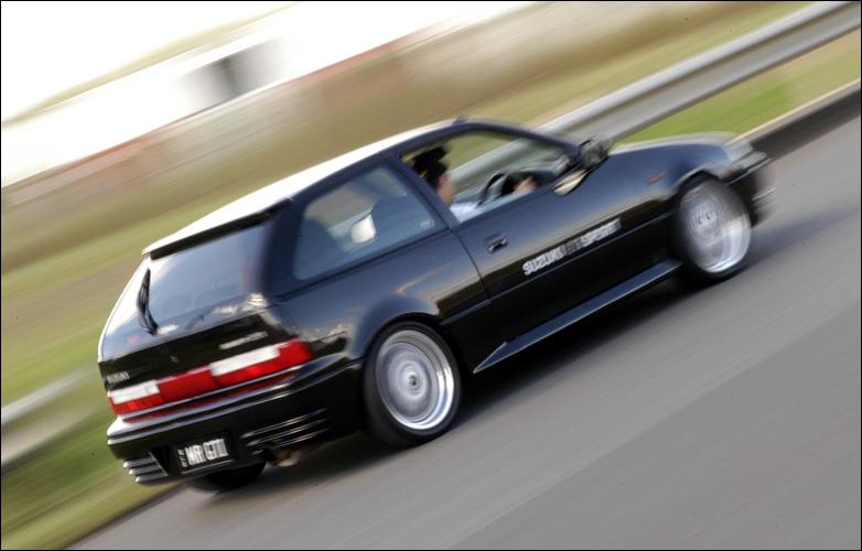 suzuki_swift_13_gti_16v_01.jpg