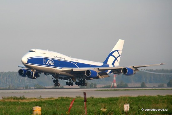 spotting_dme_boeing_747_2990_550x367.jpg