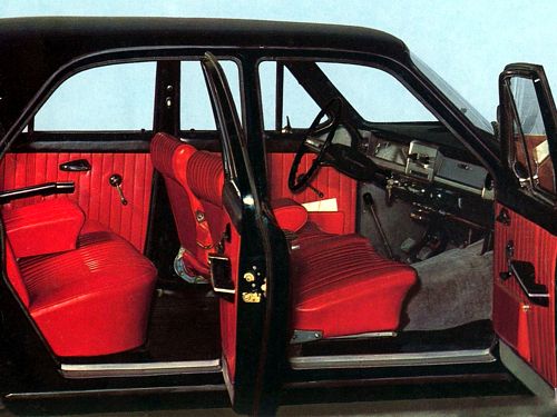 Gaz24_interior_pre77_drivercompartment.jpg