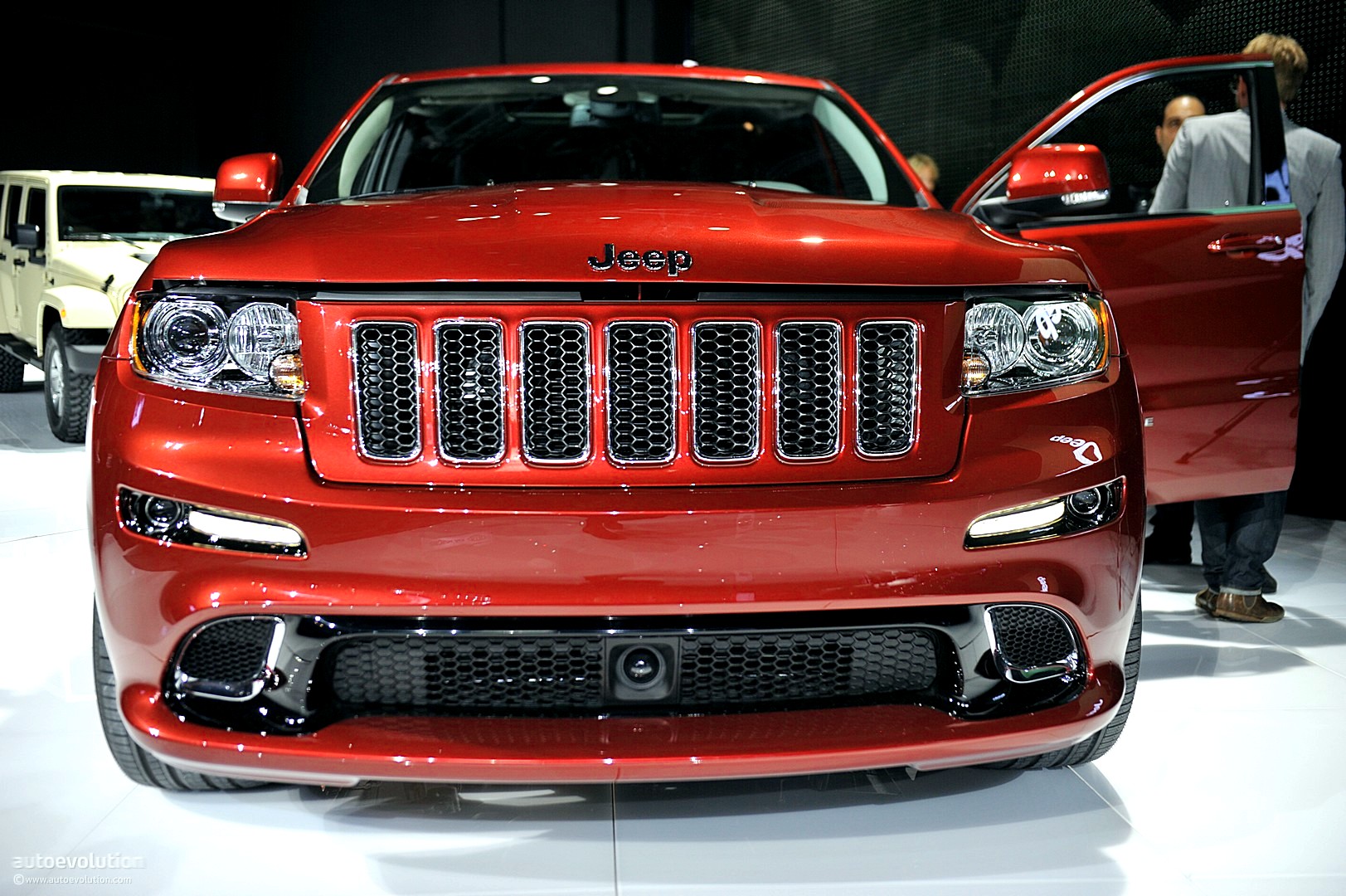 jeep_grand_cherokee_srt8_03.jpg