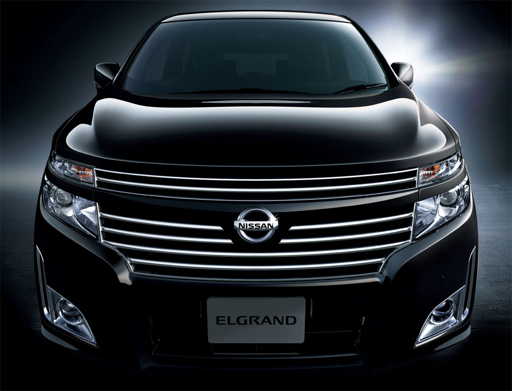 2011_Nissan_Elgrand_10.jpg