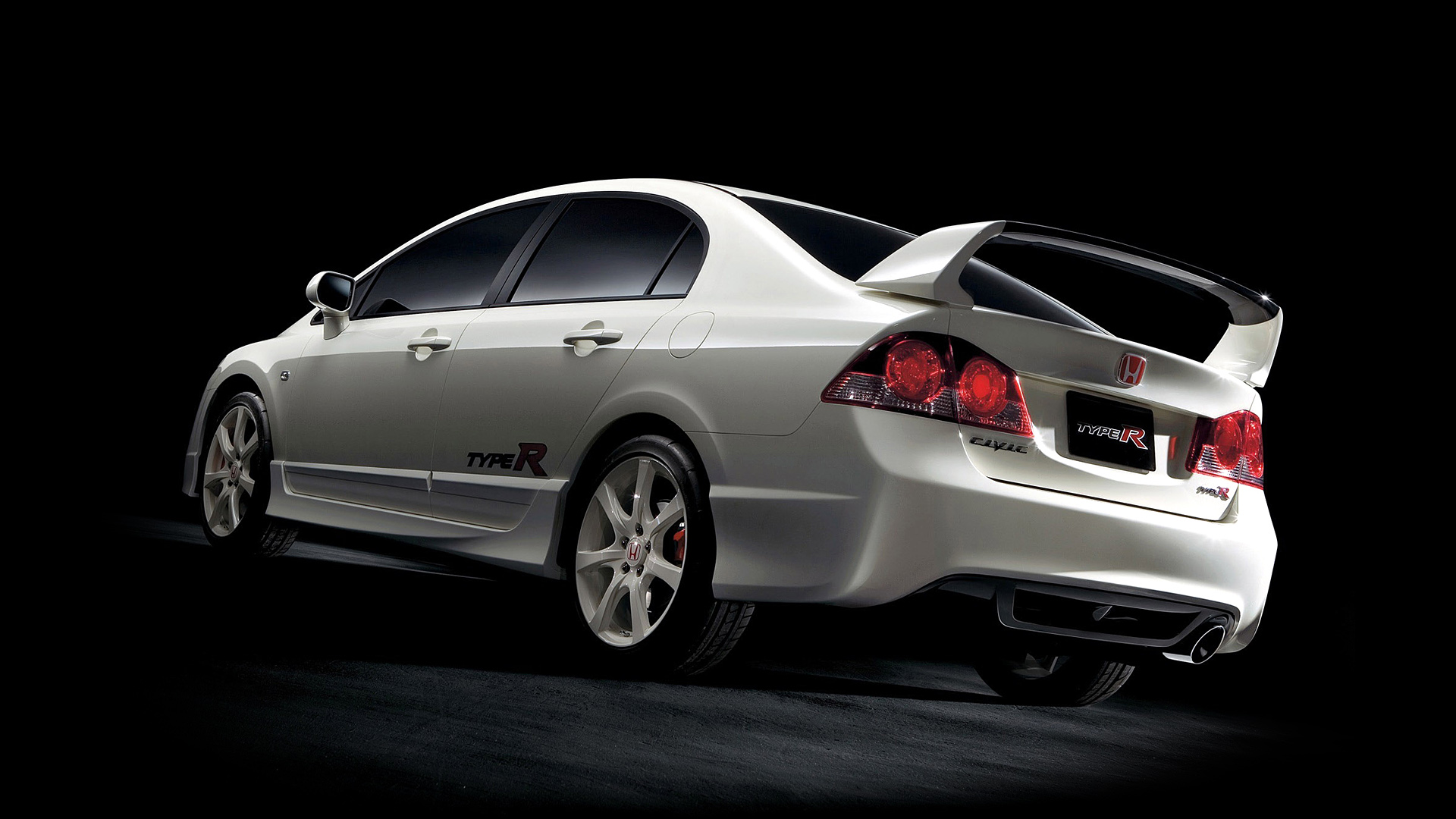 2007_Honda_Civic_Type_R_Sedan_V2_1080.jpg