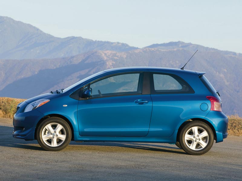 toyota_yaris_liftback_8.jpg