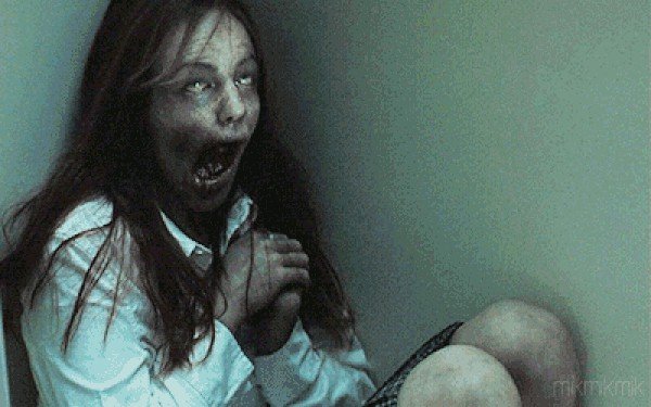 the_most_iconic_moments_in_horror_movie_history_9_gifs_245.jpg