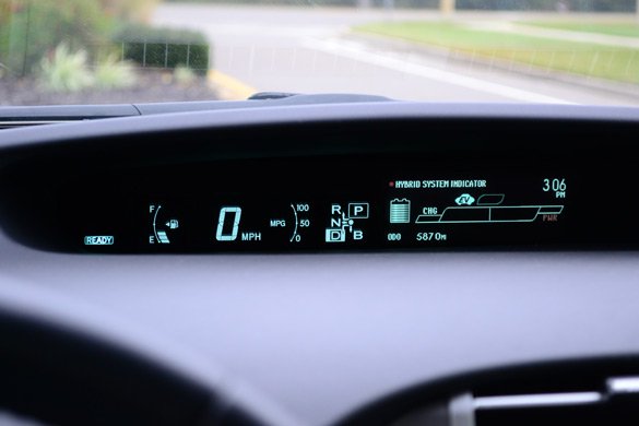 2012_toyota_prius_plug_in_hybrid_info_screen.jpg