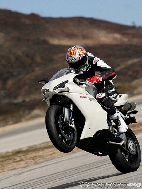 2009_ducati_848_13.jpg