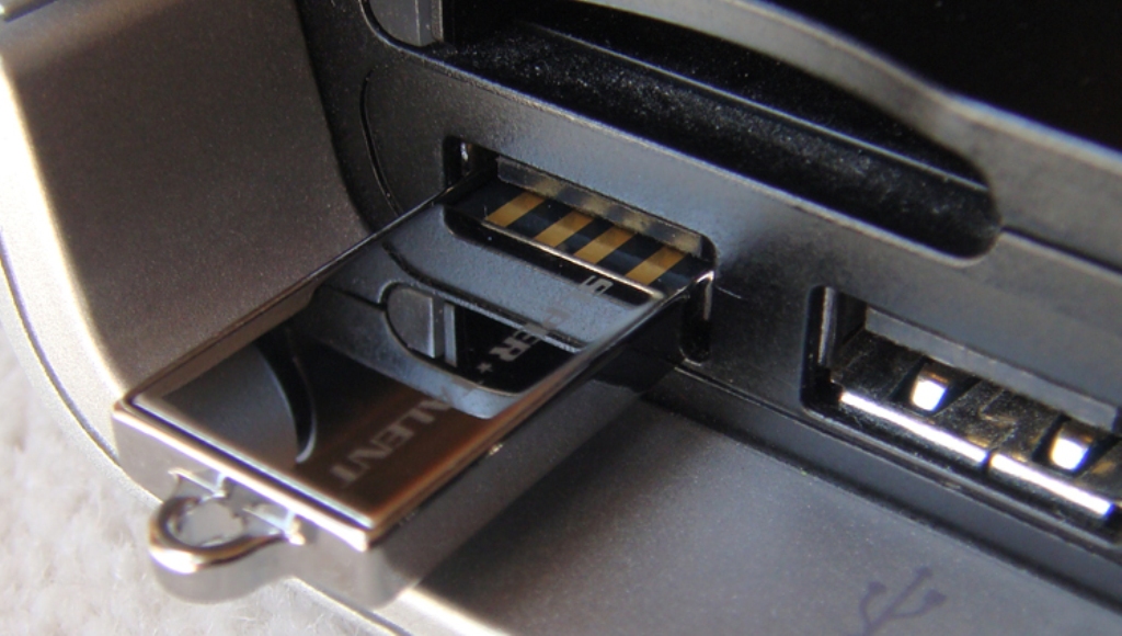 super_talent_pico_usb_port.jpg