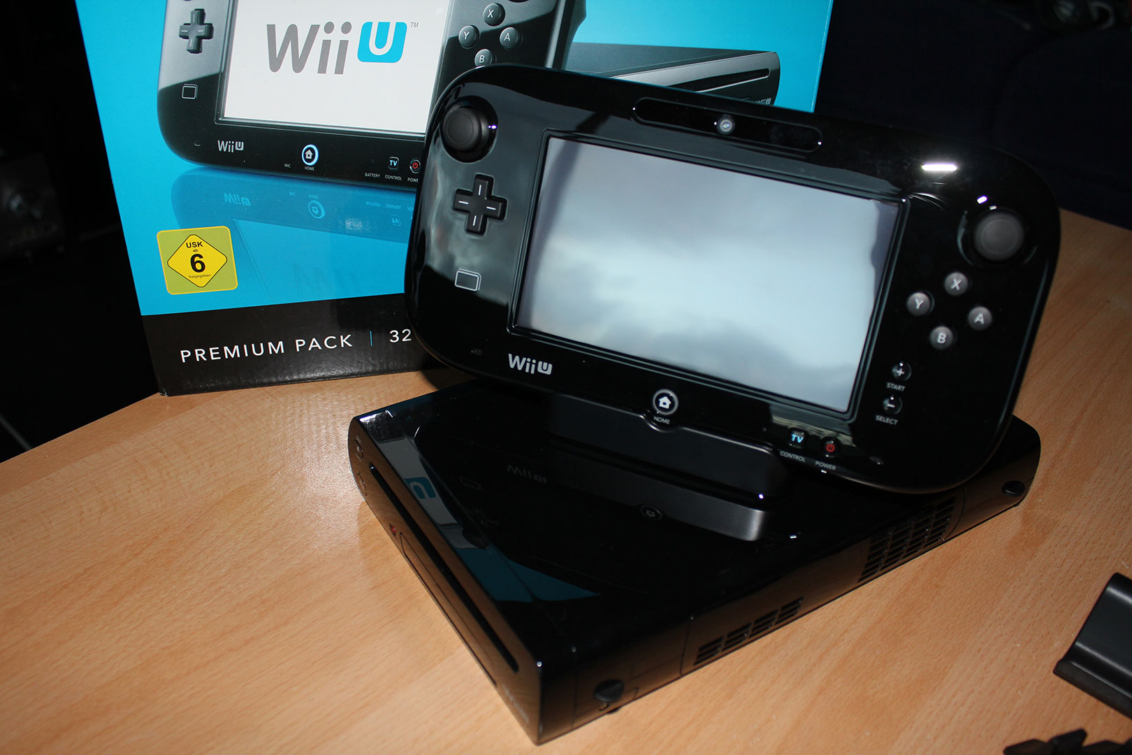 Nintendo_Wii_U_Premium_01.jpg
