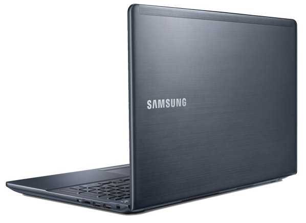 Samsung_NP470R5E_K01UB_and_NP470R5E_K02UB_Lid.jpg