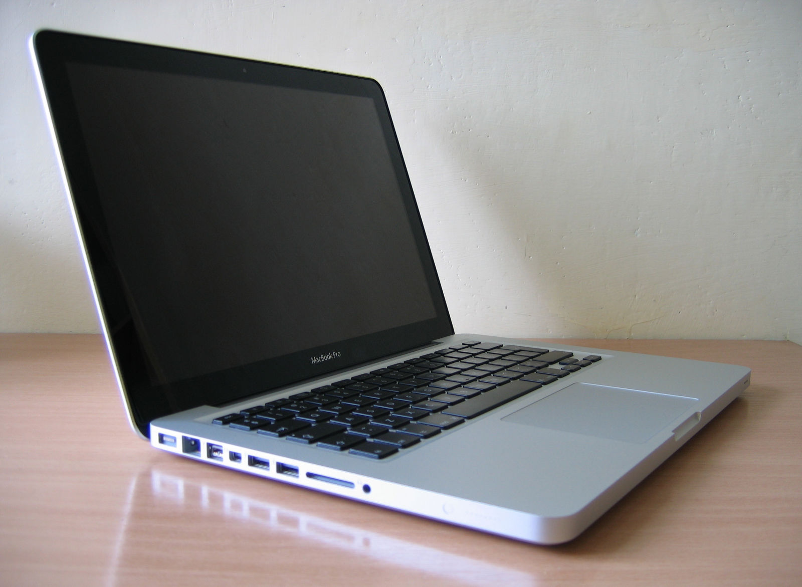Apple_MacBook_Pro_A1278_2010.jpg
