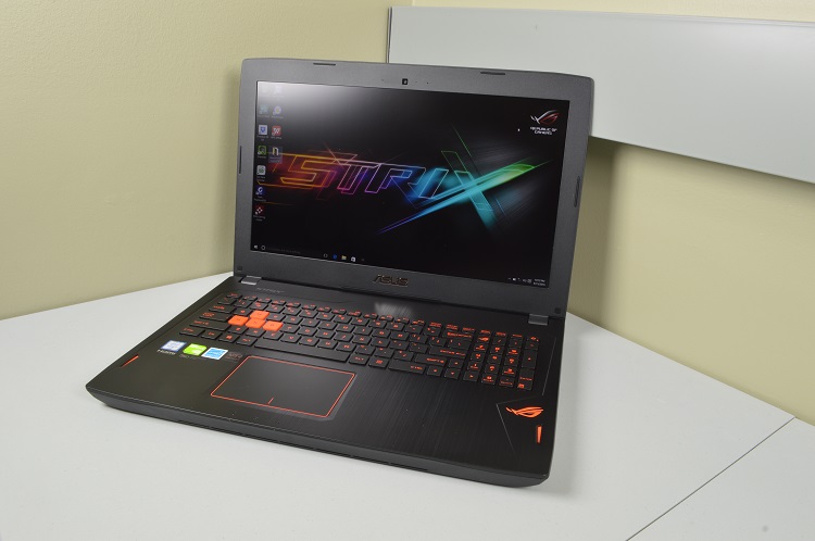 Asus_Rog_Strix_front_2.jpg
