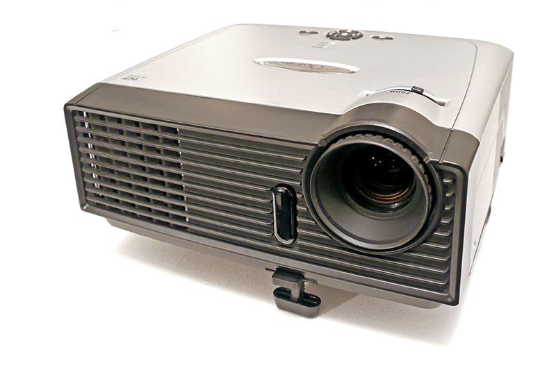 144759357_2_800x533_proektor_optoma_ep709_dlp_s_chisto_nova_lampa_domashno_kino_snimki.jpg