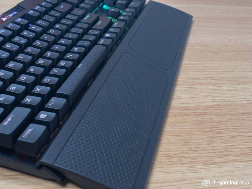corsair_k70_wrist_rest_1024x768.jpg