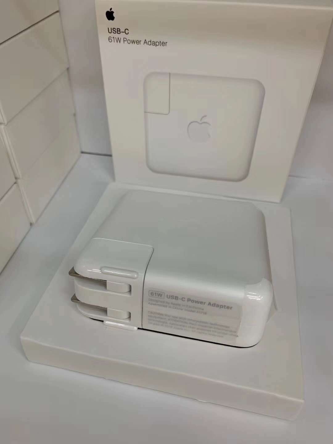 Beat_Selling_61W_Power_Adapter_Charger_for_Apple_MacBook.jpg