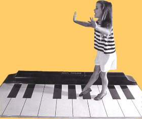 piano_girl3_yellowbgnd.jpg