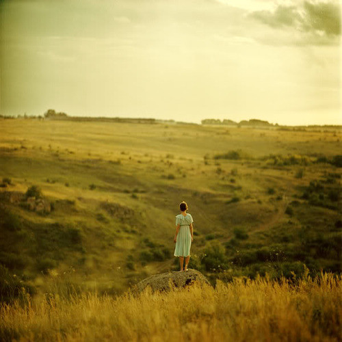 field_person_sky_girl_nature_outdoors_f2aeac0177a34e0696e0db49ab98d32e_h.jpg