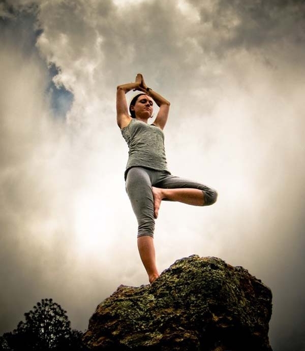 yoga_anytime_anywhere_any_place_nature_people_women_girls_men_excercise_yoga_images_pics_pictures_asanas_48.jpg