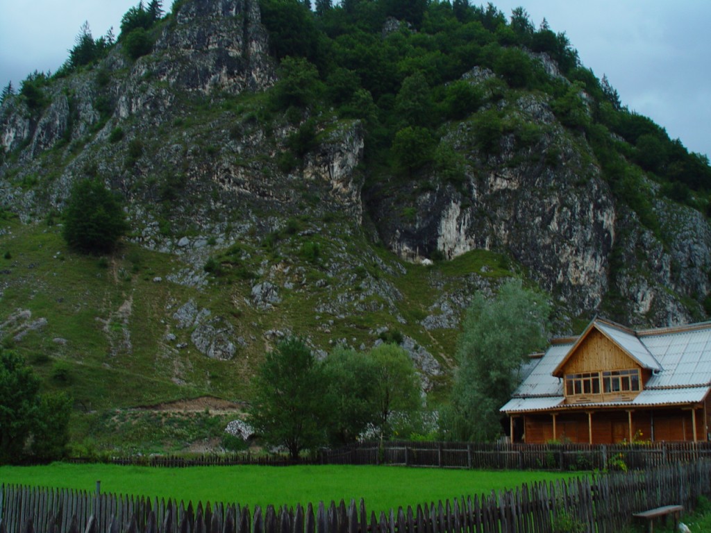 peisaje_munte_romania_muntii_carpati_18.jpg