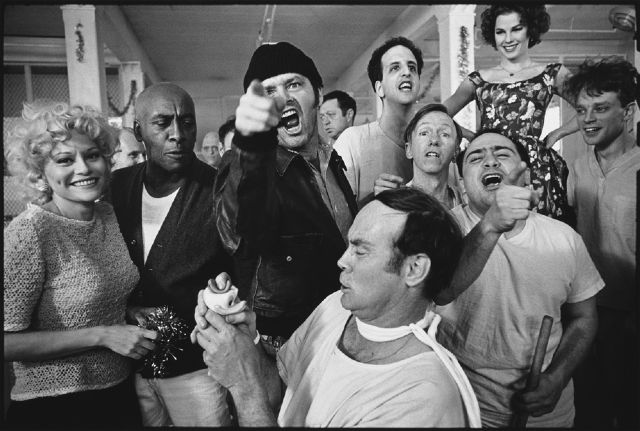 mary_ellen_mark_cast_of_one_flew_over_the_cuckoos_nest_posing_for_their_photograph_on_location_at_the_oregon_state_hospital_salem_oregon_mary_ellen_mark_1974.jpg