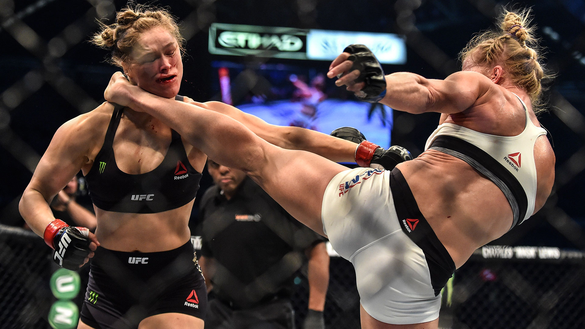 holly_holm_vs_ronda_rousey_1pozz0nh1xeou1to3hnwfo6zg6.jpg