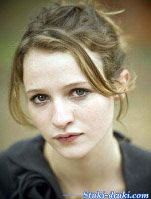 christa_theret_01.jpg