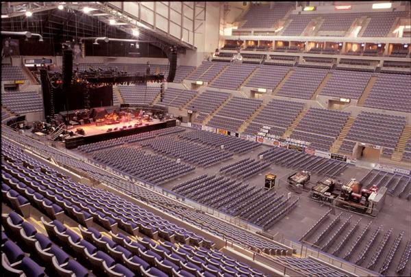 arena_empty_concert.jpg