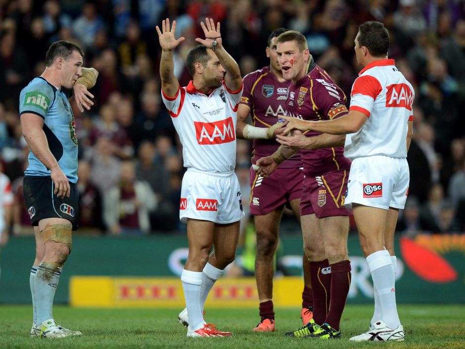 Queensland__s_Brent_Tate_is_sent_to_the_sin_bin_after_a_fight.jpg