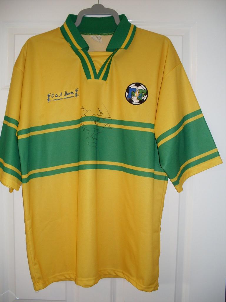 st_vincent_and_the_grenadines_home_football_shirt_2004_s_24766_1.jpg