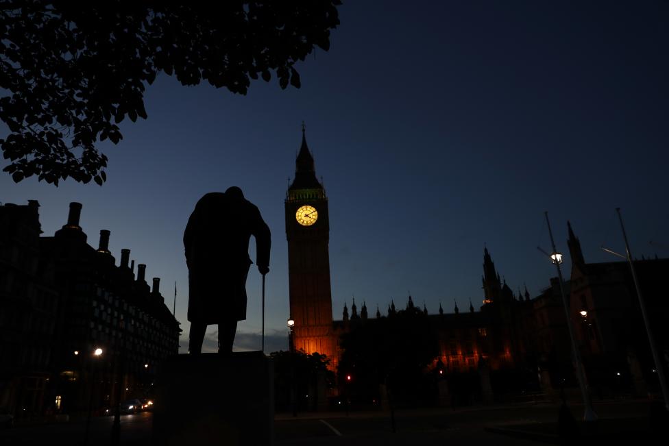 2016_0624_Dawn_breaks_behind_the_Houses_of_Parliament_and_the_statue_of_Winston_Churchill_in_Westminster__London._REUTERS_Stefan_Wermuth.jpg